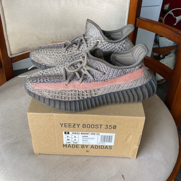 Yeezy Boost 350 - Picture 4 of 4